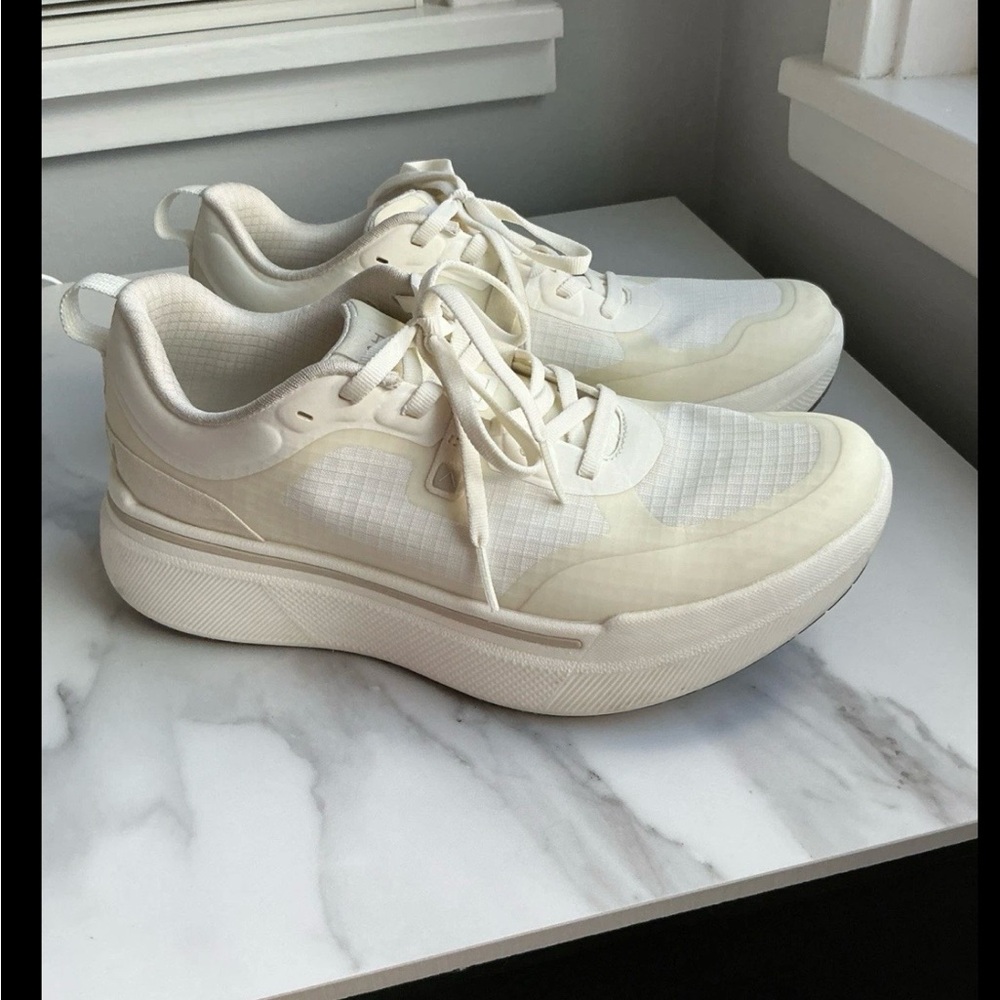 Ahnu Sequence 1 low sneaker Women’s Size 8 White Ripstop cream Nylon Sneakers